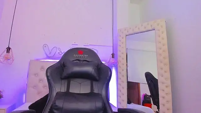 Snapshot of xiomara__cortes chatting on 03-20-25, 10:18 xiomara cortes online show from 03-20-25, 10:18