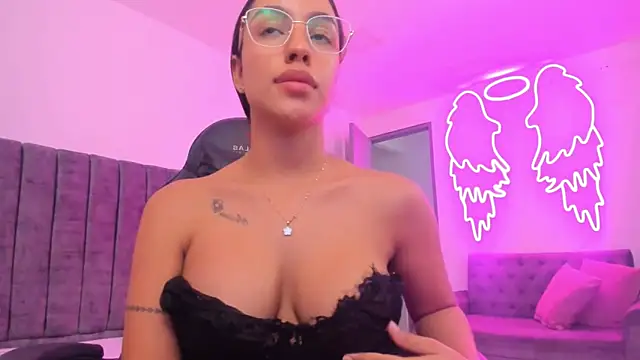 Snapshot of xiomara__cortes chatting on 11-25-25, 01:05 xiomara cortes online show from 11-25-25, 01:05