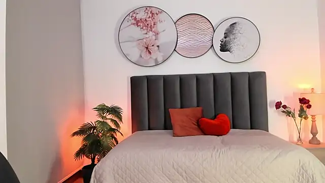 SaharaGarcia   online show from 01-12-25, 01:00