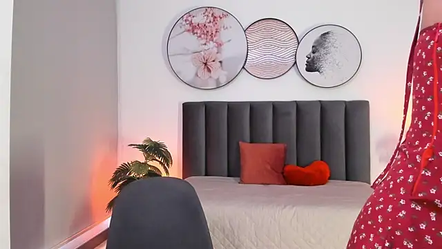 SaharaGarcia   online show from 02-04-25, 09:31