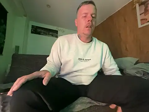 steveindahouse online show from 10-17-25, 04:15