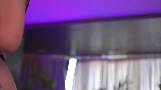 Snapshot of HotSkinnyX chatting on 09-15-25, 05:40 HotSkinnyX online show from 09-15-25, 05:40