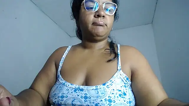 Snapshot of victoris chatting on 05-08-26, 12:32 victoris online show from 05-08-26, 12:32