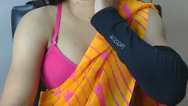 Snapshot of _desigori chatting on 11-25-25, 04:01 desigori online show from 11-25-25, 04:01