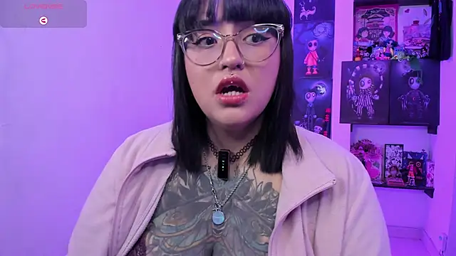 Snapshot of _Ali_Brinck_ chatting on 10-08-25, 01:36 Ali Brinck online show from 10-08-25, 01:36