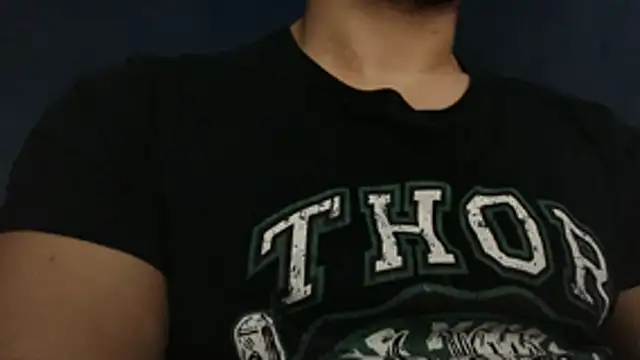 Snapshot of alex_blu chatting on 06-18-26, 12:11 alex blu online show from 06-18-26, 12:11