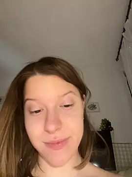 Snapshot of kimczii chatting on 02-05-25, 10:08 kimczii online show from 02-05-25, 10:08