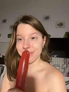 Snapshot of kimczii chatting on 02-07-25, 10:29 kimczii online show from 02-07-25, 10:29