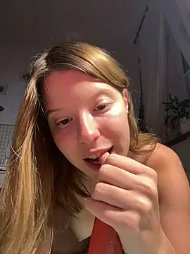 Snapshot of kimczii chatting on 03-20-25, 12:11 kimczii online show from 03-20-25, 12:11