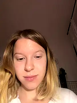 Snapshot of kimczii chatting on 09-26-25, 09:08 kimczii online show from 09-26-25, 09:08