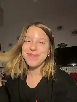 Snapshot of kimczii chatting on 10-08-25, 09:01 kimczii online show from 10-08-25, 09:01