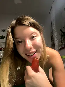 Snapshot of kimczii chatting on 10-24-25, 06:21 kimczii online show from 10-24-25, 06:21