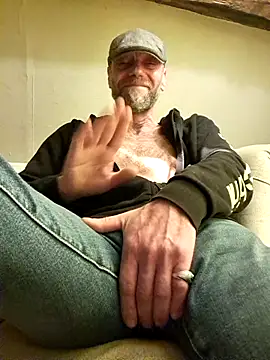 Snapshot of eddouxxx78 chatting on 02-08-25, 07:16 eddouxxx78 online show from 02-08-25, 07:16