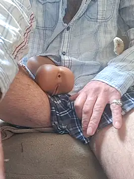 Snapshot of eddouxxx78 chatting on 10-31-25, 10:38 eddouxxx78 online show from 10-31-25, 10:38