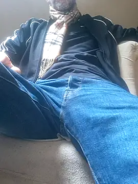 Snapshot of eddouxxx78 chatting on 11-16-25, 09:15 eddouxxx78 online show from 11-16-25, 09:15