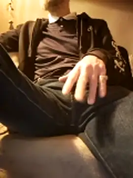 Snapshot of eddouxxx78 chatting on 11-28-25, 07:05 eddouxxx78 online show from 11-28-25, 07:05