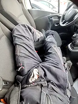 Snapshot of eddouxxx78 chatting on 12-17-25, 11:38 eddouxxx78 online show from 12-17-25, 11:38