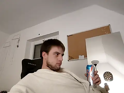 Snapshot of Youngtimer_1997 chatting on 01-02-25, 10:01 Youngtimer 1997 online show from 01-02-25, 10:01