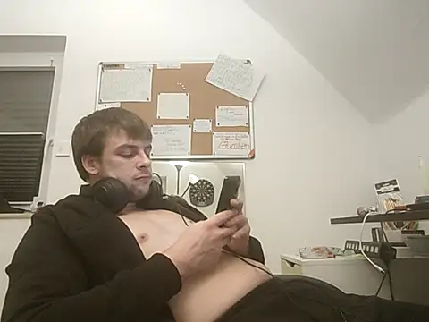 Snapshot of Youngtimer_1997 chatting on 01-14-25, 01:26 Youngtimer 1997 online show from 01-14-25, 01:26