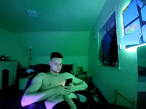 Snapshot of Youngtimer_1997 chatting on 03-22-25, 03:30 Youngtimer 1997 online show from 03-22-25, 03:30