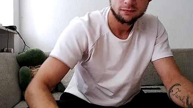 Snapshot of Youngtimer_1997 chatting on 09-25-25, 07:12 Youngtimer 1997 online show from 09-25-25, 07:12