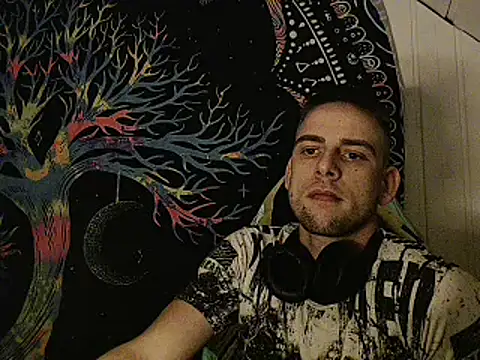 Snapshot of Youngtimer_1997 chatting on 11-17-25, 01:33 Youngtimer 1997 online show from 11-17-25, 01:33