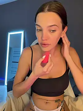 julia fly online show from 07-10-26, 08:18
