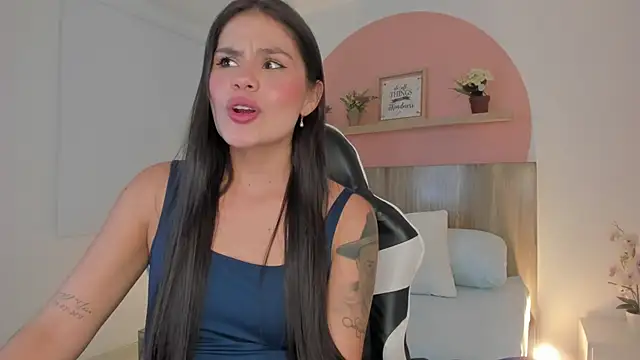 dominique25  online show from 10-22-25, 03:18