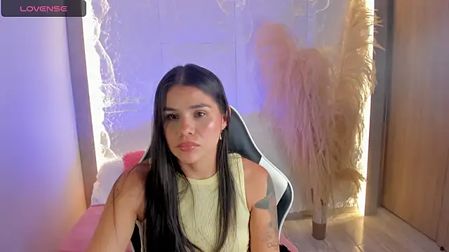 dominique25  online show from 04-13-26, 03:01