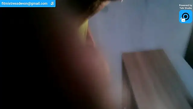 Snapshot of Devon2020 chatting on 07-11-26, 09:01 Devon2020 online show from 07-11-26, 09:01