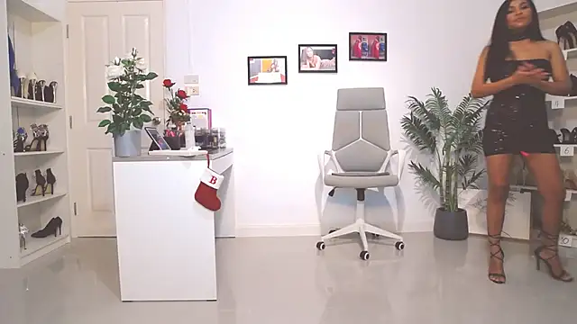 Hotbeebee online show from 01-15-25, 12:51