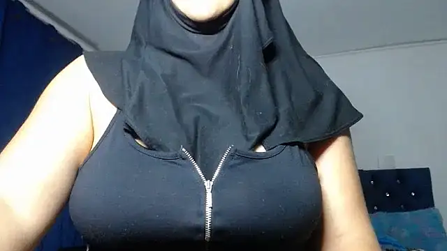 Snapshot of Jameela chatting on 01-19-25, 03:39 Jameela online show from 01-19-25, 03:39