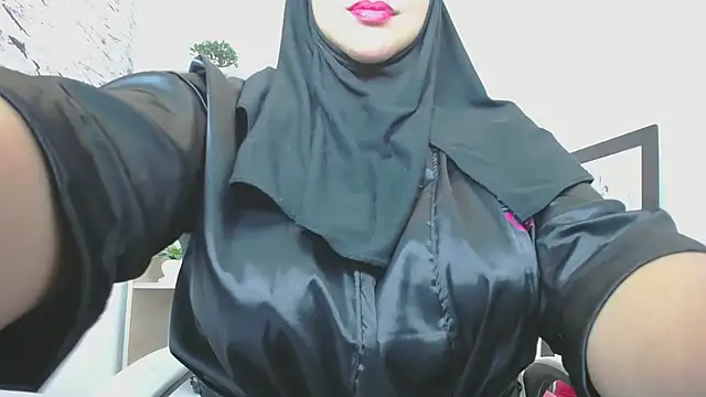 Snapshot of Jameela chatting on 01-27-25, 12:12 Jameela online show from 01-27-25, 12:12