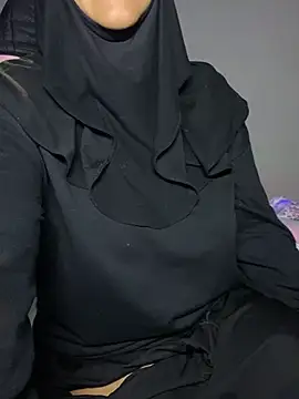 Snapshot of Jameela chatting on 02-13-25, 10:54 Jameela online show from 02-13-25, 10:54