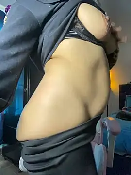 Snapshot of Jameela chatting on 02-23-25, 09:16 Jameela online show from 02-23-25, 09:16