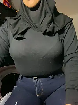 Snapshot of Jameela chatting on 02-25-25, 12:58 Jameela online show from 02-25-25, 12:58