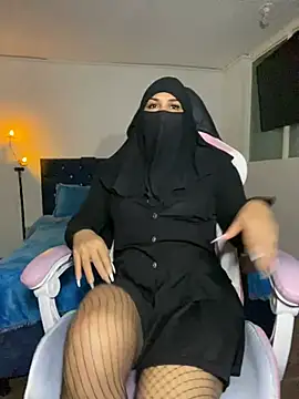 Snapshot of Jameela chatting on 02-25-25, 11:44 Jameela online show from 02-25-25, 11:44