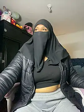 Snapshot of Jameela chatting on 03-03-25, 05:20 Jameela online show from 03-03-25, 05:20