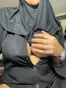 Snapshot of Jameela chatting on 03-18-25, 01:53 Jameela online show from 03-18-25, 01:53