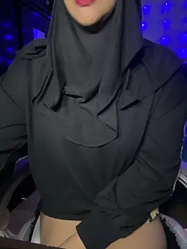 Snapshot of Jameela chatting on 09-25-25, 12:03 Jameela online show from 09-25-25, 12:03