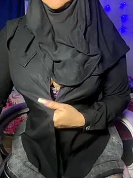 Snapshot of Jameela chatting on 11-12-25, 12:11 Jameela online show from 11-12-25, 12:11