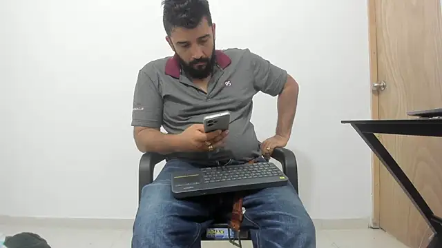 isearchcompany online show from 11-19-25, 01:44