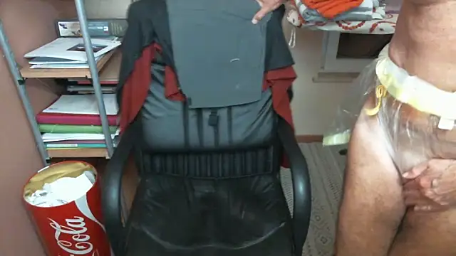 Snapshot of olibrius71 chatting on 10-19-25, 09:37 olibrius71 online show from 10-19-25, 09:37