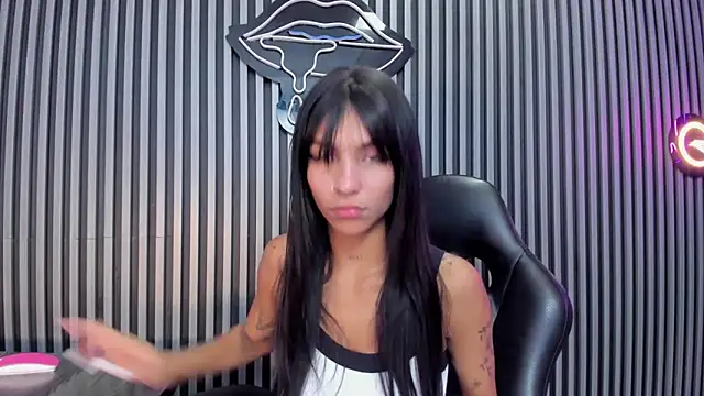 LauraAristizabal online show from 02-03-25, 07:21