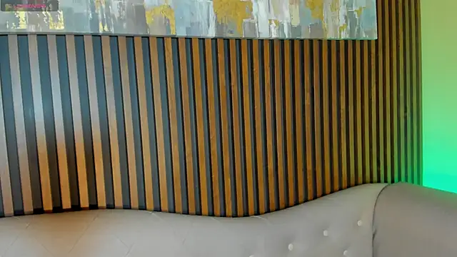 LauraAristizabal online show from 12-21-25, 12:56