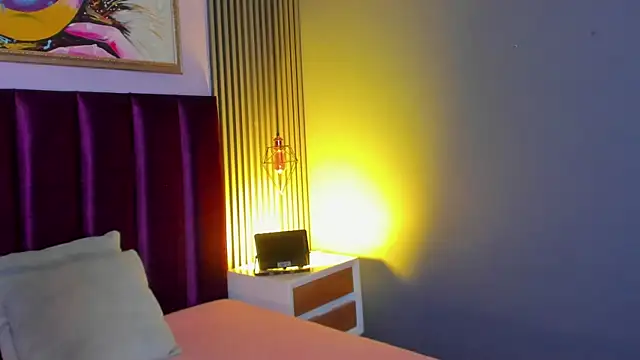 LauraAristizabal online show from 04-11-26, 12:04