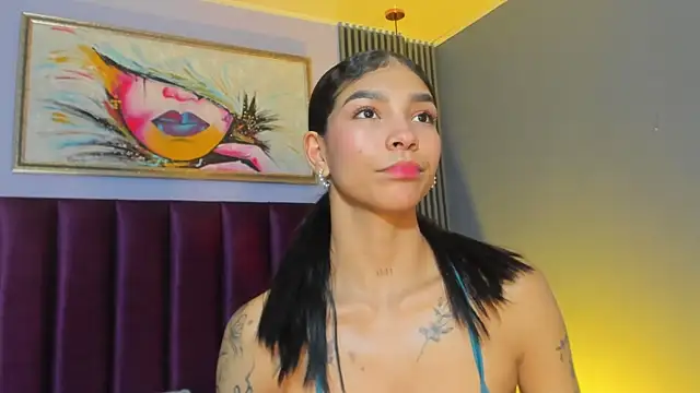 Snapshot of LauraAristizabal chatting on 05-01-26, 11:42 LauraAristizabal online show from 05-01-26, 11:42