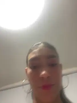Snapshot of LauraAristizabal chatting on 05-07-26, 11:37 LauraAristizabal online show from 05-07-26, 11:37