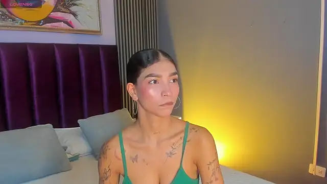 Snapshot of LauraAristizabal chatting on 05-16-26, 11:53 LauraAristizabal online show from 05-16-26, 11:53