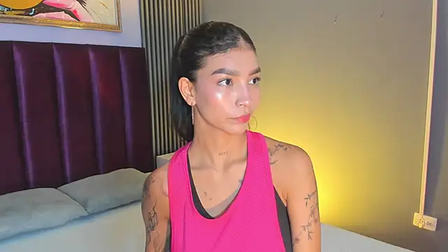 Snapshot of LauraAristizabal chatting on 05-22-26, 11:49 LauraAristizabal online show from 05-22-26, 11:49